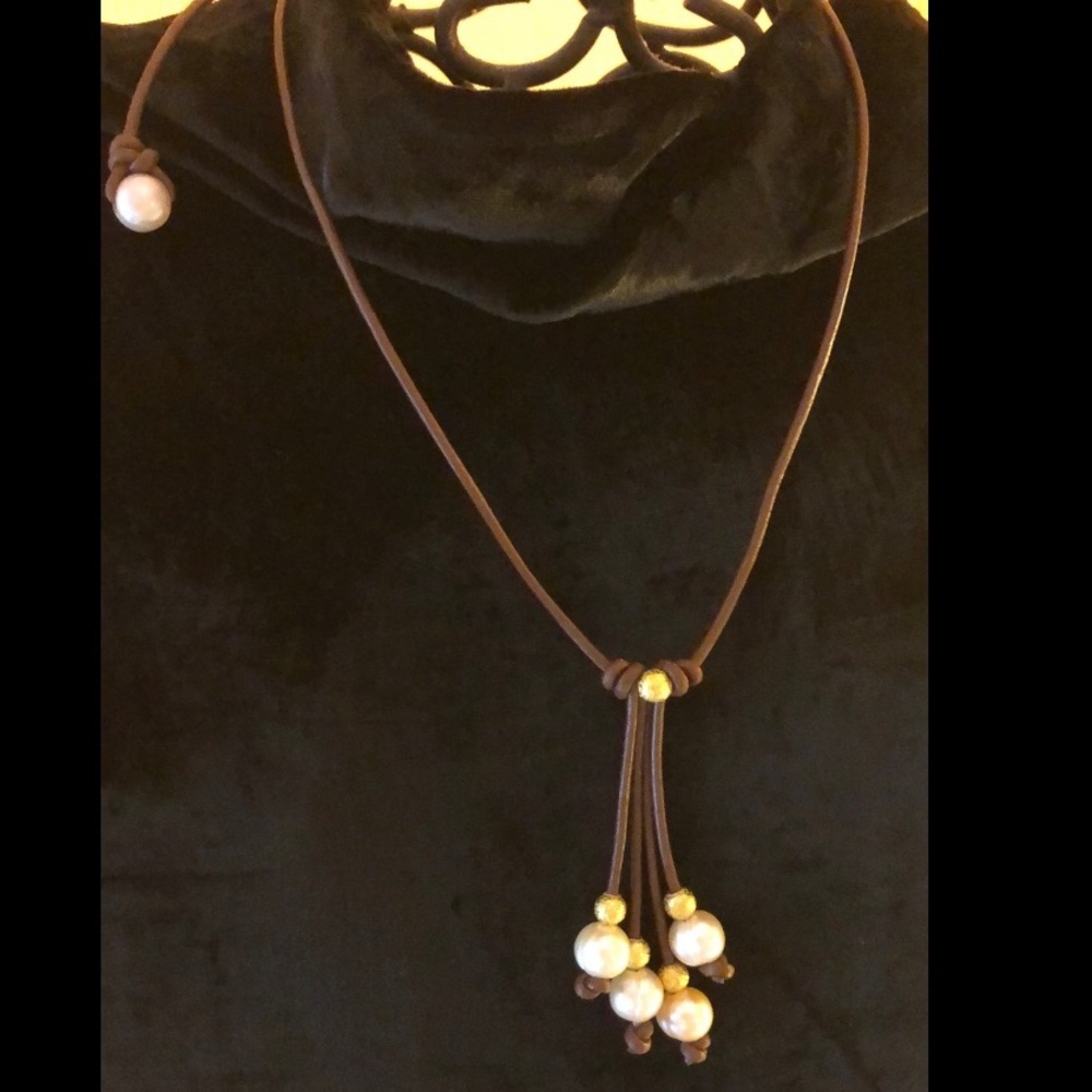 Genuine pearl & golden bead necklace.